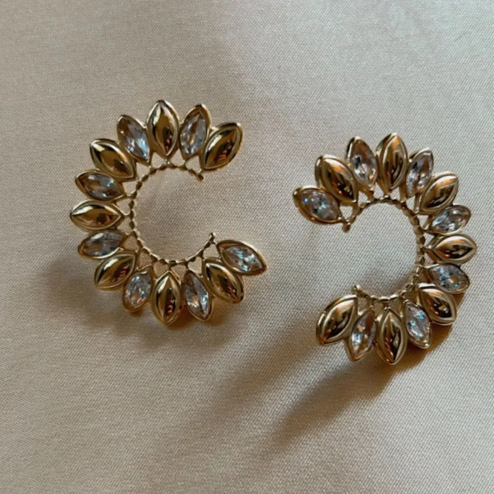 vintage style stud earrings A457